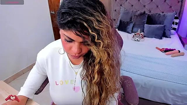 Snapshot of laris_park chatting on 11, 1, 2025 laris park online show from 11, 1, 2025