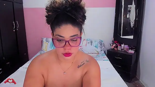 Snapshot of laris_park chatting on 24, 10, 2025 laris park online show from 24, 10, 2025