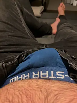 Snapshot of mrniceguy198 chatting on 8, 11, 2025 mrniceguy198 online show from 8, 11, 2025