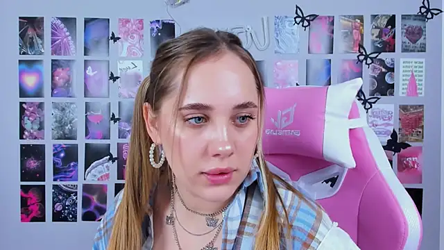 MiaMilas online show from 20, 2, 2025