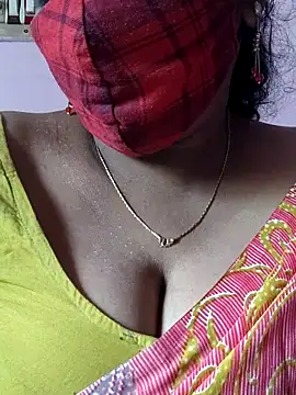 Snapshot of mallu-sumi chatting on 8, 11, 2025 mallu-sumi online show from 8, 11, 2025