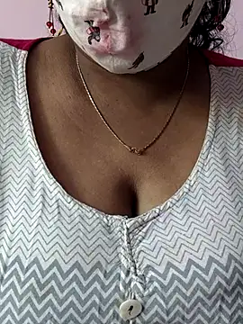 Snapshot of mallu-sumi chatting on 19, 11, 2025 mallu-sumi online show from 19, 11, 2025