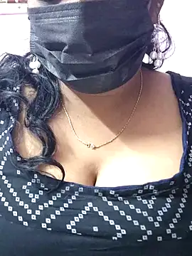 Snapshot of mallu-sumi chatting on 5, 12, 2025 mallu-sumi online show from 5, 12, 2025