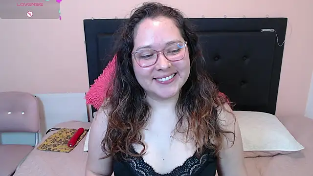 May Carlier online show from 5, 2, 2025