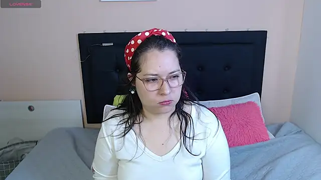 May Carlier online show from 17, 9, 2025