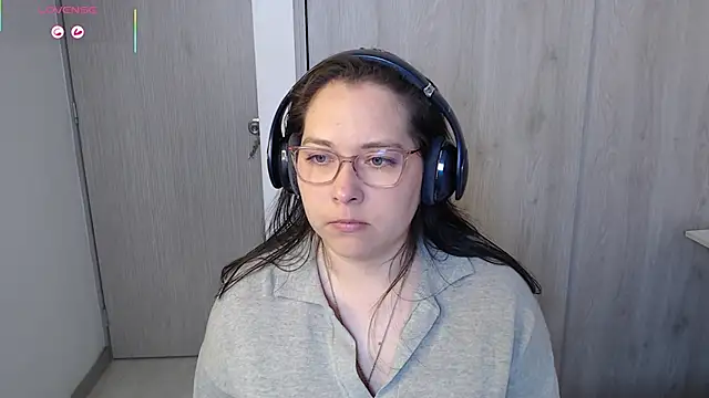 May Carlier online show from 18, 10, 2025