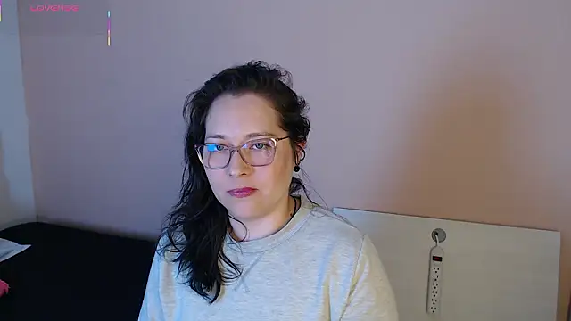 May Carlier online show from 3, 2, 2026