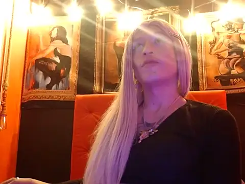 Snapshot of MEGANNIXX chatting on 8, 10, 2025 MEGANNIXX online show from 8, 10, 2025