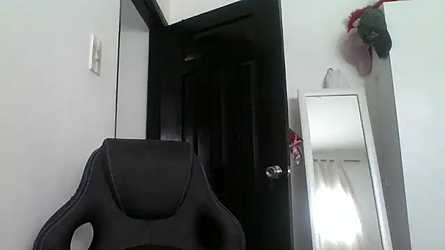 Snapshot of Anne_kis chatting on 8, 1, 2025 Anne kis online show from 8, 1, 2025