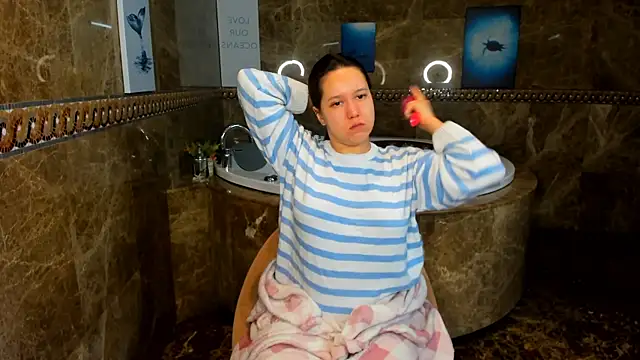 Snapshot of Mira_Karter chatting on 5, 12, 2024 Mira Karter online show from 5, 12, 2024