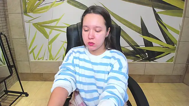 Snapshot of Mira_Karter chatting on 8, 12, 2024 Mira Karter online show from 8, 12, 2024