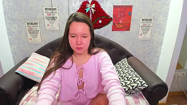 Snapshot of Mira_Karter chatting on 18, 12, 2024 Mira Karter online show from 18, 12, 2024