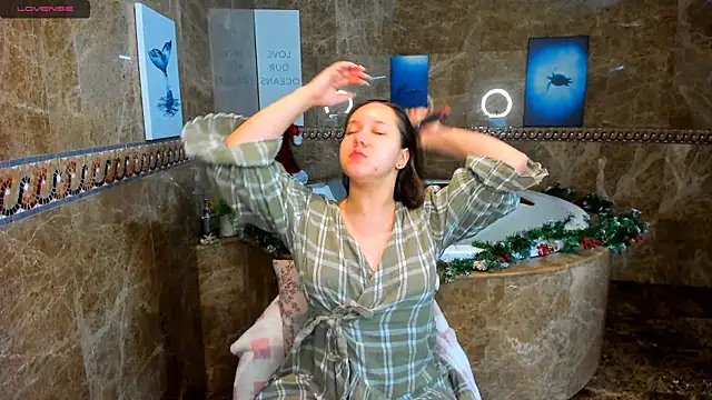 Snapshot of Mira_Karter chatting on 12, 1, 2025 Mira Karter online show from 12, 1, 2025