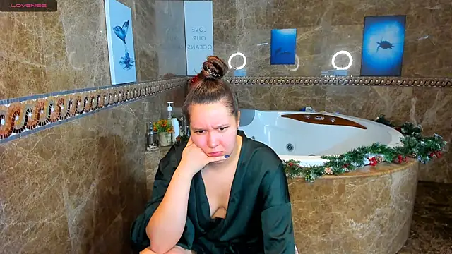 Snapshot of Mira_Karter chatting on 12, 1, 2025 Mira Karter online show from 12, 1, 2025