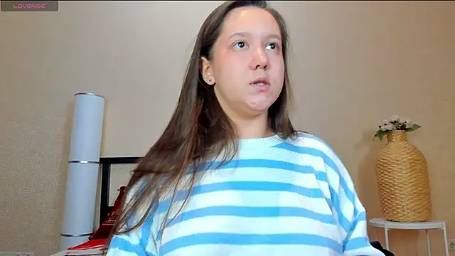 Snapshot of Mira_Karter chatting on 20, 10, 2025 Mira Karter online show from 20, 10, 2025