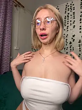 Snapshot of Kitty_Katrine chatting on 14, 3, 2025 Kitty Katrine online show from 14, 3, 2025