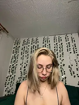 Snapshot of Kitty_Katrine chatting on 21, 3, 2025 Kitty Katrine online show from 21, 3, 2025