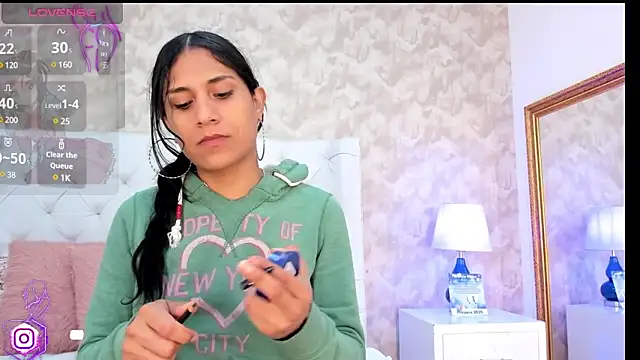 Snapshot of Eliza_Thaylor__ chatting on 5, 1, 2025 Eliza Thaylor online show from 5, 1, 2025