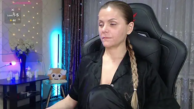 Snapshot of JessieOMays chatting on 28, 10, 2025 JessieOMays online show from 28, 10, 2025