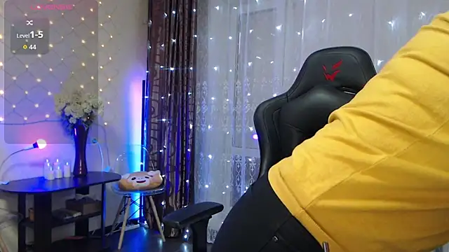 Snapshot of JessieOMays chatting on 17, 11, 2025 JessieOMays online show from 17, 11, 2025