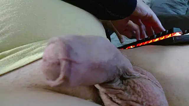 Snapshot of Heracles00 chatting on 15, 11, 2025 Heracles00 online show from 15, 11, 2025