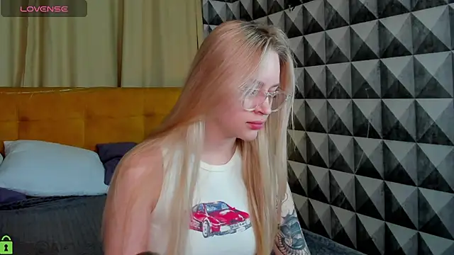 Carol  Cox online show from 9, 9, 2025