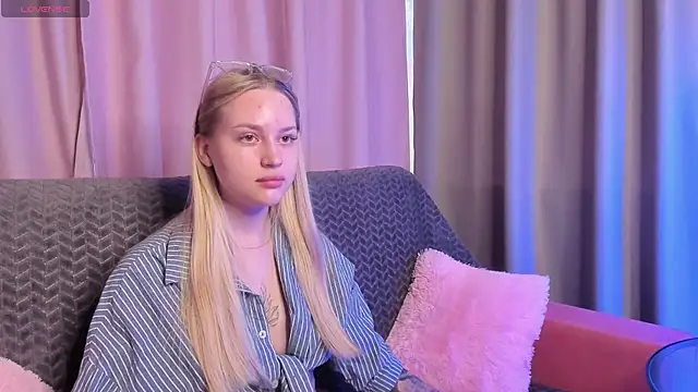 Carol  Cox online show from 15, 9, 2025