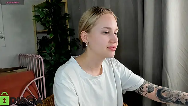 Carol  Cox online show from 14, 12, 2025