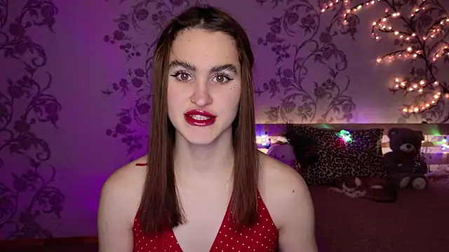 Snapshot of FridaCure chatting on 4, 12, 2025 FridaCure online show from 4, 12, 2025