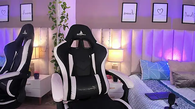 Snapshot of dayanne07 chatting on 6, 10, 2025 dayanne07 online show from 6, 10, 2025