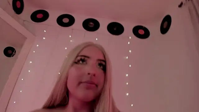 Snapshot of _dahian14_ chatting on 20, 10, 2025 dahian14 online show from 20, 10, 2025