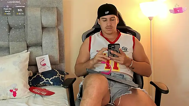 Snapshot of victor_vixen chatting on 26, 9, 2025 victor vixen online show from 26, 9, 2025