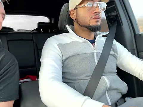 Snapshot of KySir1990 chatting on 5, 12, 2025 KySir1990 online show from 5, 12, 2025