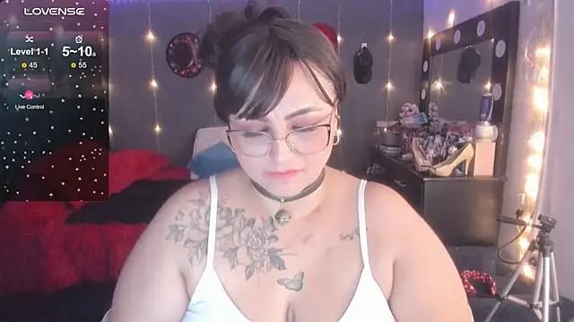 Snapshot of Ivonnee__ chatting on 12, 3, 2025 Ivonnee online show from 12, 3, 2025