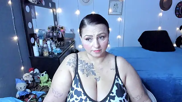 Snapshot of Ivonnee__ chatting on 20, 10, 2025 Ivonnee online show from 20, 10, 2025