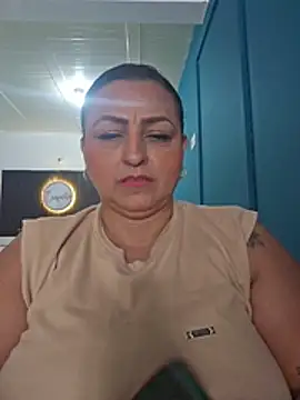 Snapshot of Ivonnee__ chatting on 4, 12, 2025 Ivonnee online show from 4, 12, 2025