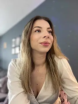 Mia Ethan online show from 28, 3, 2026