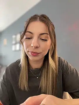 Mia Ethan online show from 10, 6, 2026