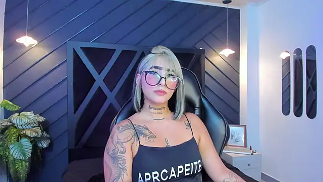 Snapshot of Alahia_Dangelo chatting on 9, 9, 2025 Alahia Dangelo online show from 9, 9, 2025