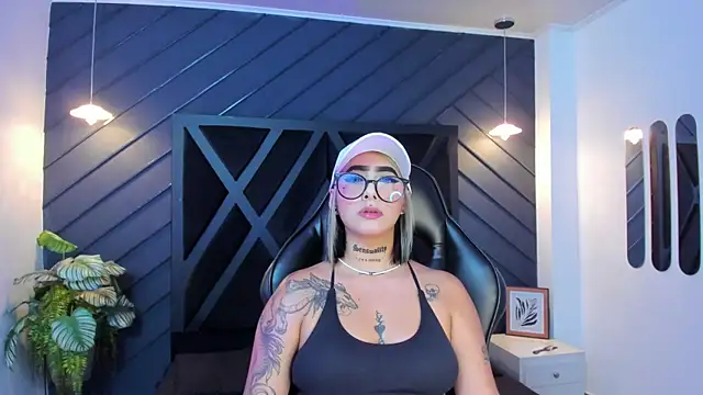 Snapshot of Alahia_Dangelo chatting on 16, 9, 2025 Alahia Dangelo online show from 16, 9, 2025