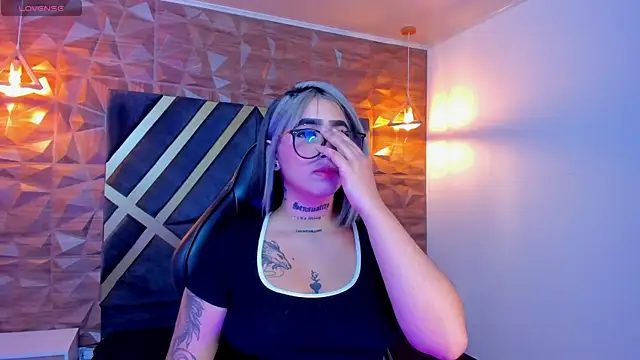 Snapshot of Alahia_Dangelo chatting on 1, 10, 2025 Alahia Dangelo online show from 1, 10, 2025