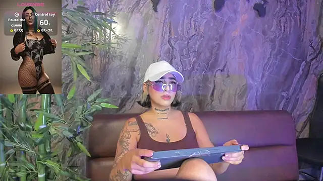 Alahia Dangelo online show from 8, 11, 2025