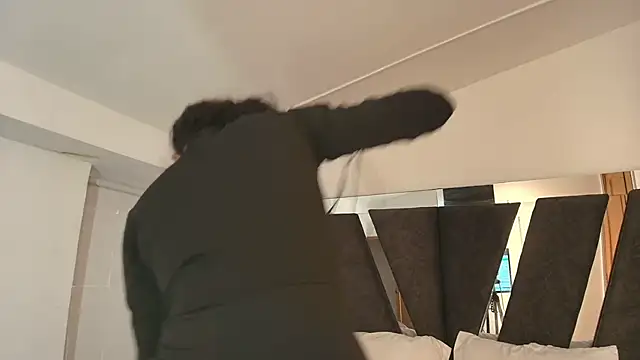 Milkdulce1 online show from 6, 11, 2025