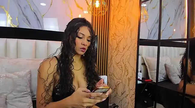 Snapshot of SofiaLaurents chatting on 1, 2, 2025 SofiaLaurents online show from 1, 2, 2025