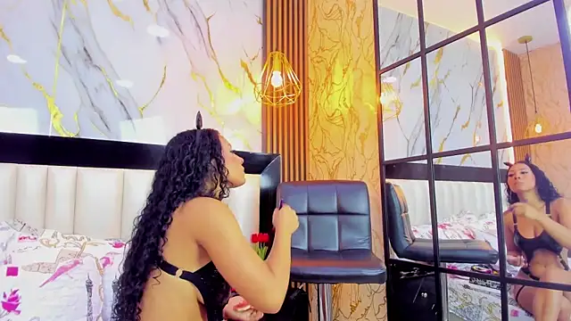 Snapshot of SofiaLaurents chatting on 5, 3, 2025 SofiaLaurents online show from 5, 3, 2025