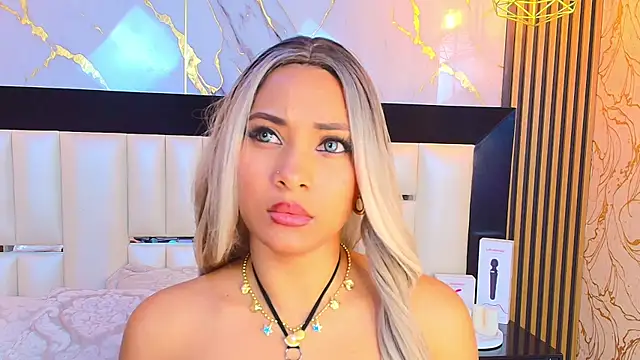 Snapshot of SofiaLaurents chatting on 4, 10, 2025 SofiaLaurents online show from 4, 10, 2025