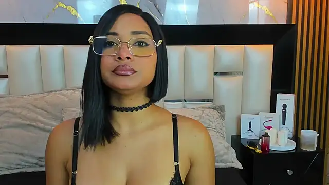 Snapshot of SofiaLaurents chatting on 10, 11, 2025 SofiaLaurents online show from 10, 11, 2025