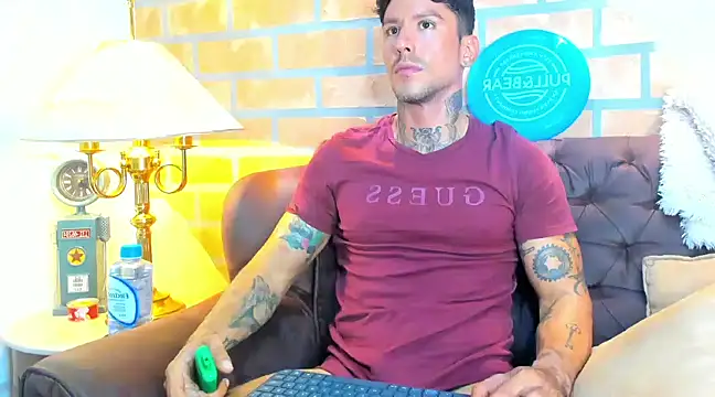 Snapshot of Dylanstonne chatting on 28, 2, 2025 Dylanstonne online show from 28, 2, 2025