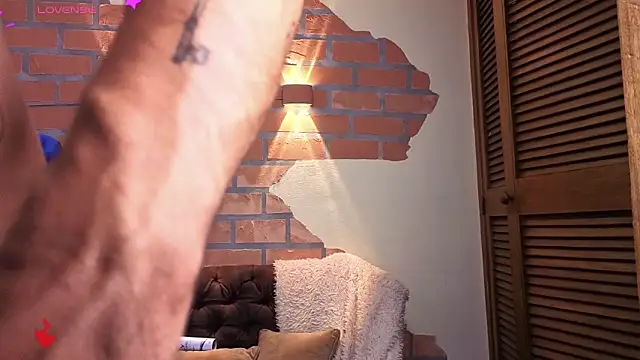 Snapshot of Dylanstonne chatting on 3, 12, 2025 Dylanstonne online show from 3, 12, 2025