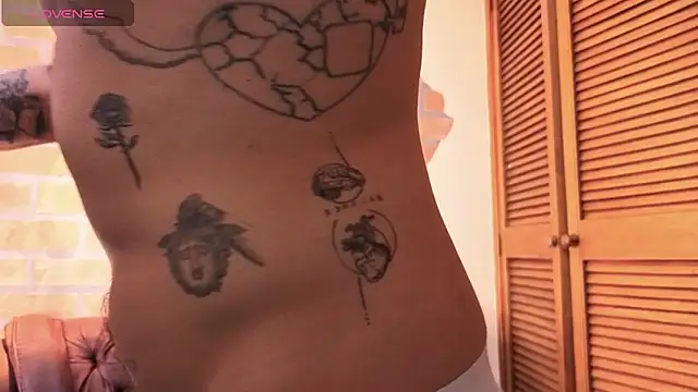 Snapshot of Dylanstonne chatting on 4, 12, 2025 Dylanstonne online show from 4, 12, 2025